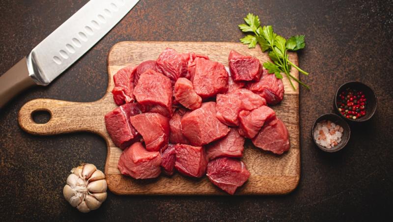 Cât a ajuns să coste kilogramul de carne de miel înainte de Paște. Românii au nevoie de un buget considerabil pentru sărbători