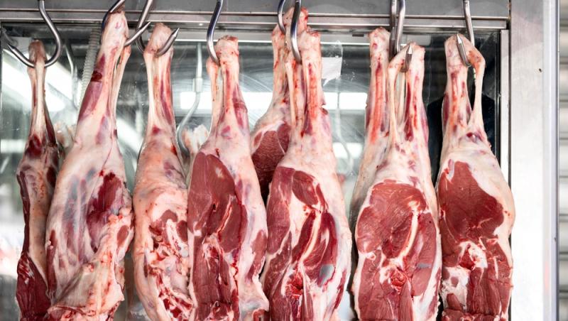 Cât a ajuns să coste kilogramul de carne de miel înainte de Paște. Românii au nevoie de un buget considerabil pentru sărbători
