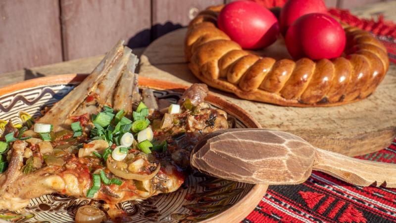 Cât a ajuns să coste kilogramul de carne de miel înainte de Paște. Românii au nevoie de un buget considerabil pentru sărbători
