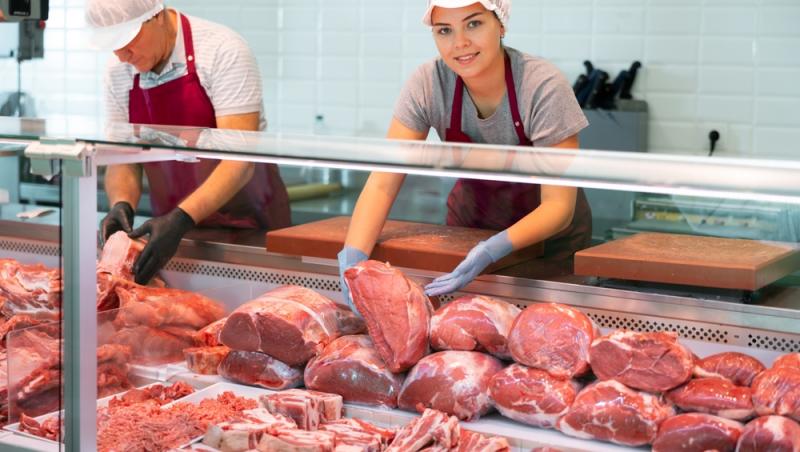 Cât a ajuns să coste kilogramul de carne de miel înainte de Paște. Românii au nevoie de un buget considerabil pentru sărbători