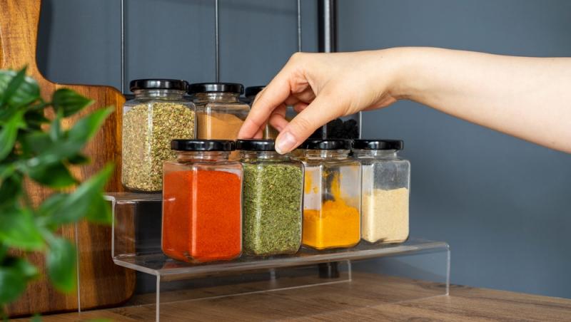 borcane cu condimente