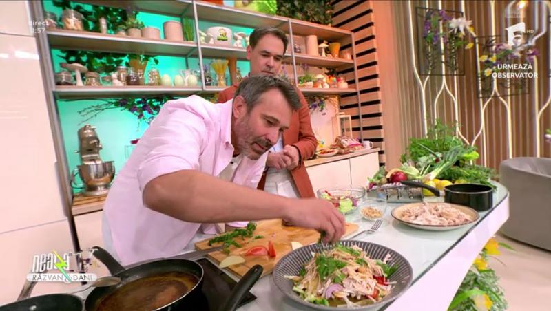 Rețetă lui Chef Nicolai Tand de salată cu pui la abur în stil asiatic. Ce ingrediente a folosit pentru acest preparat simplu