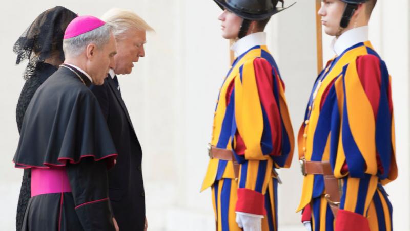 Donald Trump a glumit că și-ar dori să devină Papă. Pe cine ar prefera ca Suveran Pontif: „Vom vedea ce se întâmplă” | Video