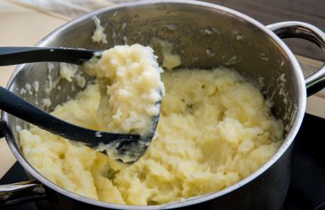 Cum să faci cel mai fin și delicios piure. Ingredientul banal care trebuie adăugat când fierb cartofii