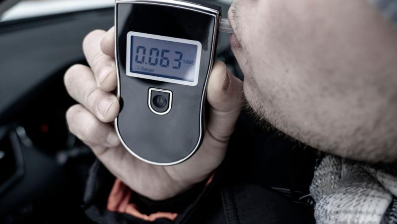 Un polițist și-a făcut un drugtest de 1 aprilie şi a ieşit pozitiv. Acum este cercetat. Ce au arătat analizele de sânge