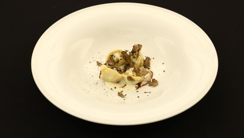 Chefi la cuțite, 8 aprilie 2025. Cine a câștigat penultima bombă cu amulete. Ce concurenți au impresionat jurații