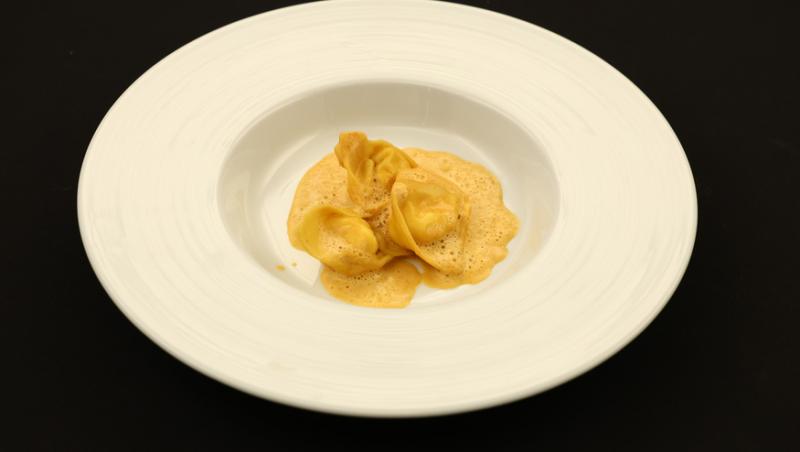 Chefi la cuțite, 8 aprilie 2025. Cine a câștigat penultima bombă cu amulete. Ce concurenți au impresionat jurații