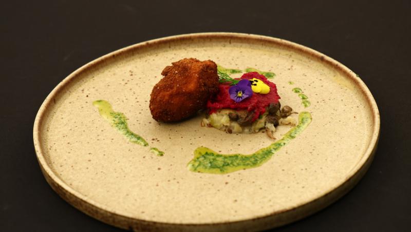 Chefi la cuțite, 8 aprilie 2025. Cine a câștigat penultima bombă cu amulete. Ce concurenți au impresionat jurații