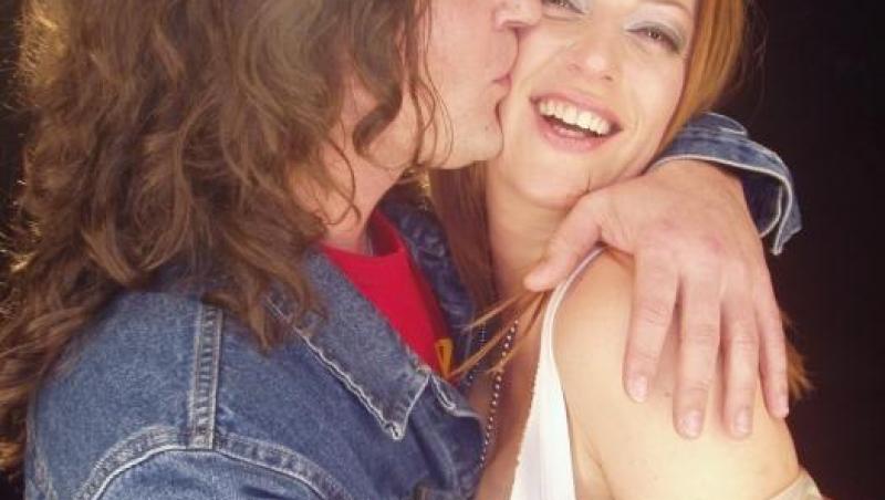 Cum arată mormântul Laurei Stoica la 19 ani de la teribilul accident. Mama ei a făcut parastas: „La cimitir la ea nu ajung des”