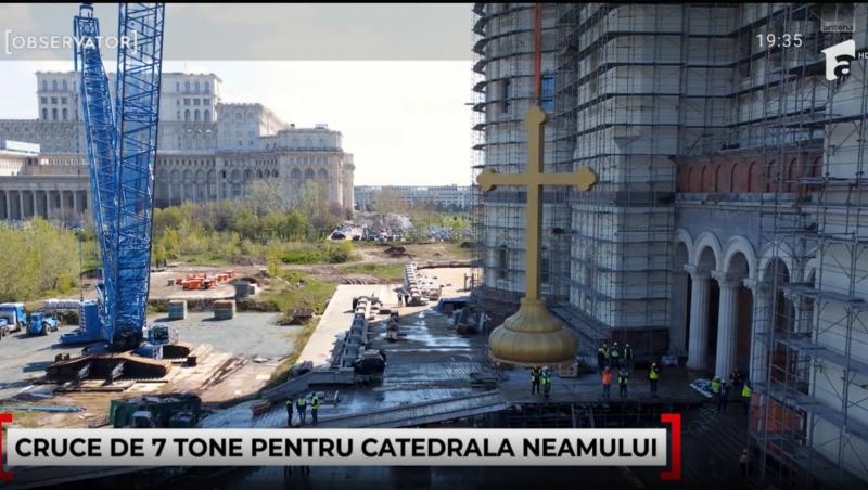 O cruce de 7 tone și 7 metri a fost montată pe turla cea mare a Catedralei Mântuirii Neamului. Cum arată și cum a putut fi montată