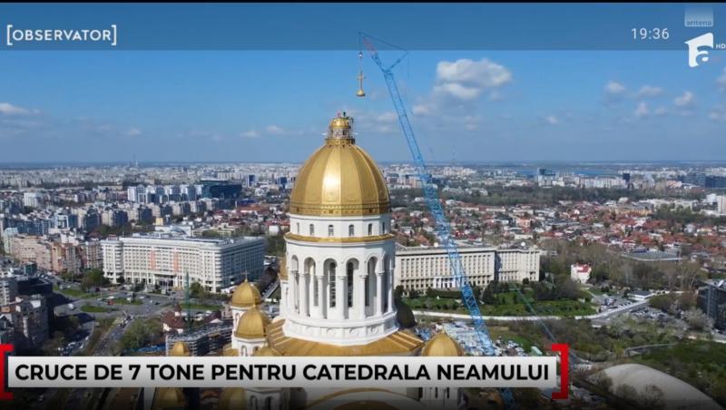 O cruce de 7 tone și 7 metri a fost montată pe turla cea mare a Catedralei Mântuirii Neamului. Cum arată și cum a putut fi montată