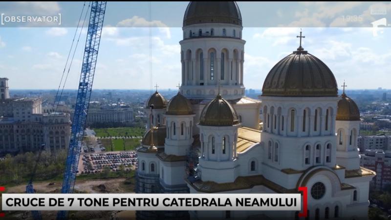 O cruce de 7 tone și 7 metri a fost montată pe turla cea mare a Catedralei Mântuirii Neamului. Cum arată și cum a putut fi montată