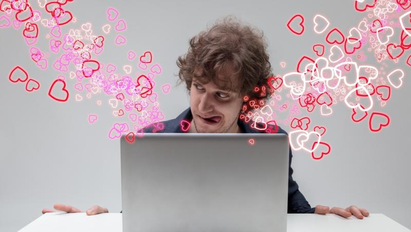 „Escrocheria romantică” face ravagii în online. Oamenii sunt păcăliți prin intermediul Inteligenței Artificiale