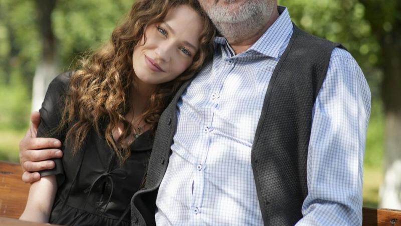 Maria Țăpușă, apariție răvășitoare la un eveniment monden. Rochia cu decolteu abisal care a atras toate privirile