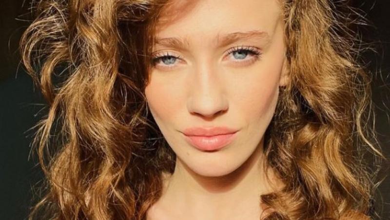 Maria Țăpușă, apariție răvășitoare la un eveniment monden. Rochia cu decolteu abisal care a atras toate privirile