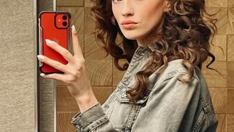 Maria Țăpușă, apariție răvășitoare la un eveniment monden. Rochia cu decolteu abisal care a atras toate privirile