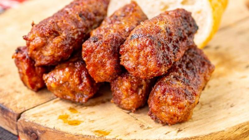 Cât costă o porție de 4 mici la restaurantul lui Mugur Mihăescu din Centrul Vechi. Se crede că sunt cei mai scumpi din București