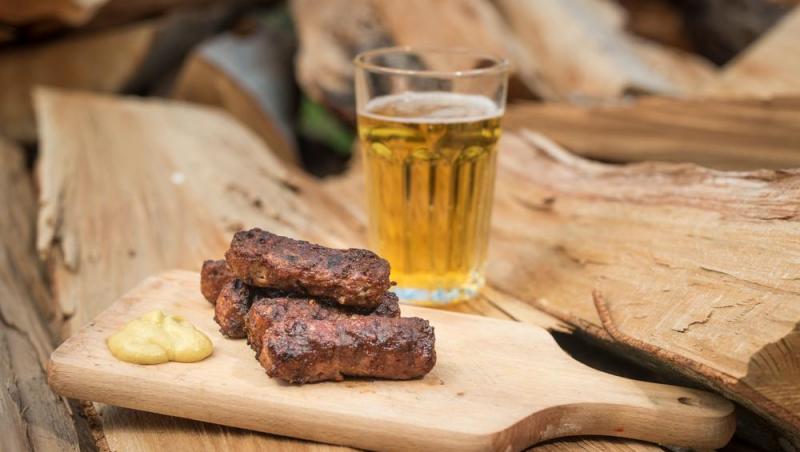 Cât costă o porție de 4 mici la restaurantul lui Mugur Mihăescu din Centrul Vechi. Se crede că sunt cei mai scumpi din București