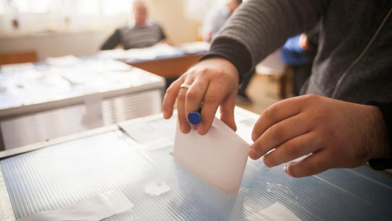 Votul din diaspora a început! Cine sunt primii români care votează la alegerile prezidențiale 2025