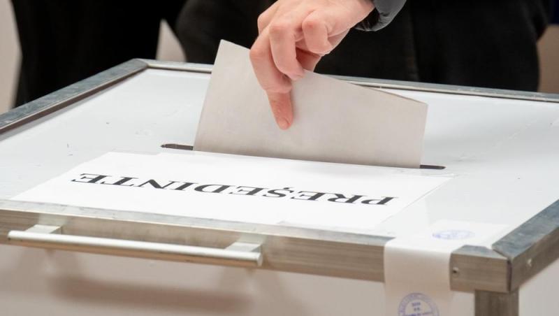 Votul din diaspora a început! Cine sunt primii români care votează la alegerile prezidențiale 2025