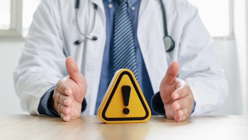 La ce riscuri te supui dacă pregătești carnea pe grătar cu flacără deschisă. Ce avertizează specialiștii: „Trebuie să avem grijă”