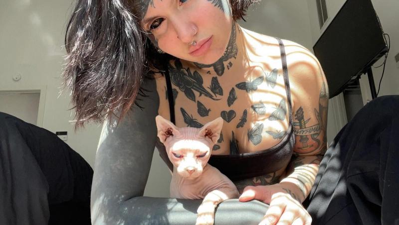 Femeia care a cheluit 52.000 de dolari ca să arate așa și nu regretă nimic. Cum arăta tânăra înainte de transformare