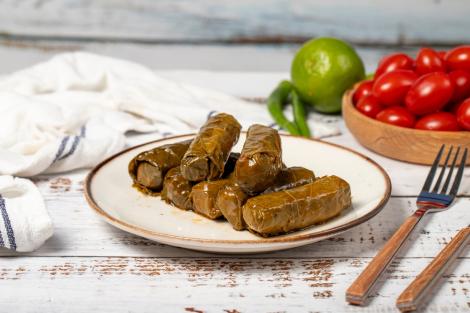 Sărmăluțe în foi de viță. Rețeta simplă, gustoasă și ușor de pregătit