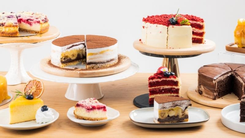 Pentru mesele festive este important ca prăjiturile să fie frumos decorate cu ciocolată, fructe sau frișcă