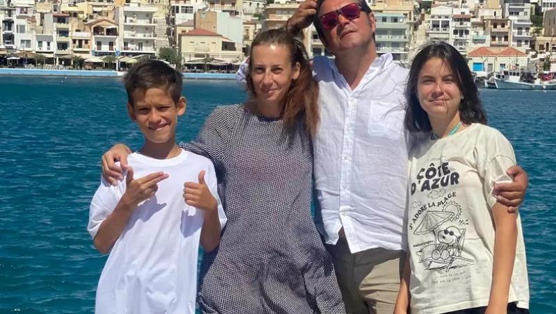 Daniel Buzdugan alături de familia lui într-o vacanță