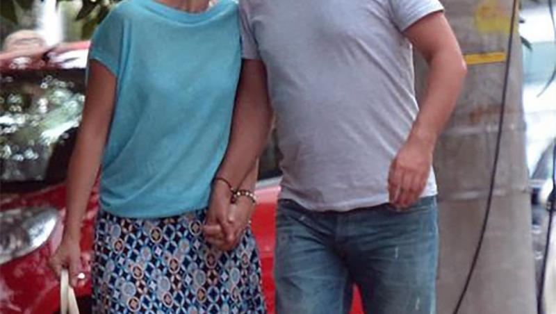 Daniel Buzdugan oferindu-i un sărut pe frunte soției sale