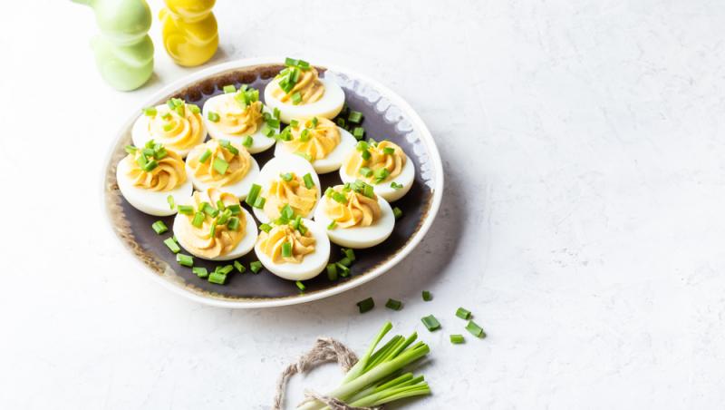 Modele de ouă umplute. Idei şi reţete pentru aperitive gustoase şi uşoare