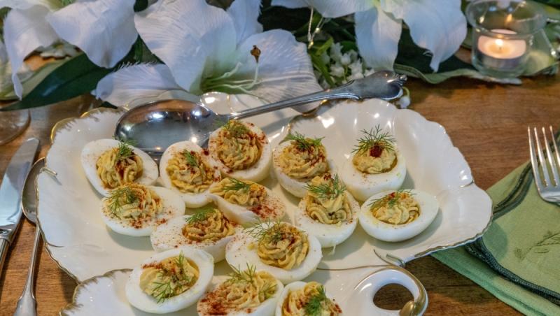 Ouăle umplute cu humus sunt perfecte pentru o dietă vegetariană