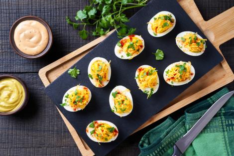 Modele de ouă umplute. Idei şi reţete pentru aperitive gustoase şi uşoare