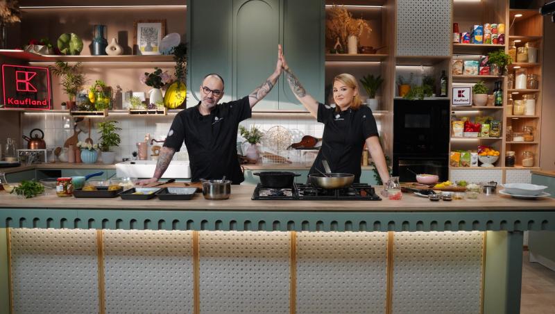 Hello Chef sezon 9, 10 mai 2025. Rețeta Roxanei Blenche pentru ciulama de pui. Ce verdict a dat Nikos Drăgulina