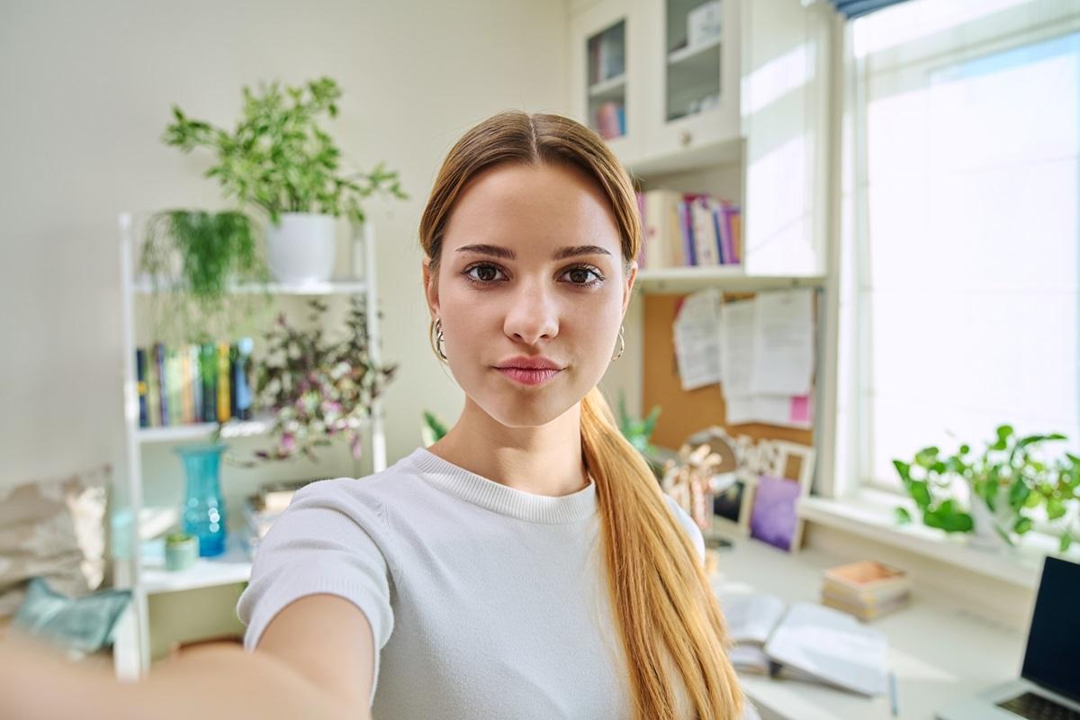 Modelul AI care poate prezice „vârsta biologică” dintr-un singur selfie. Cum poate fi folosit pentru a depista cancerul