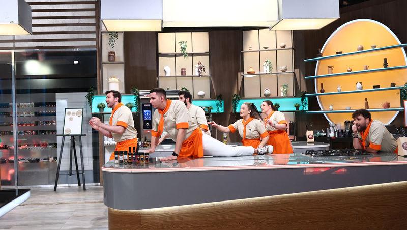 Chefi la cuțite, 13 mai 2025. Cine a câștigat battle-ul doisprezece. O concurentă din echipa mov a fost eliminat