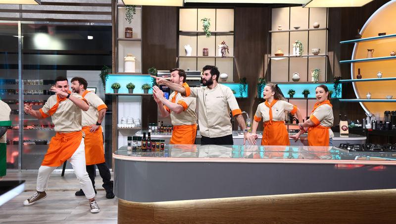 Chefi la cuțite, 13 mai 2025. Cine a câștigat battle-ul doisprezece. O concurentă din echipa mov a fost eliminat