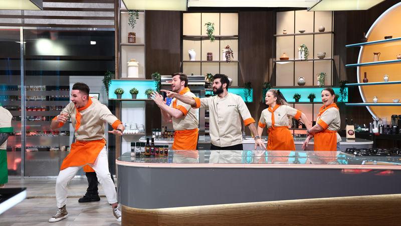 Chefi la cuțite, 13 mai 2025. Cine a câștigat battle-ul doisprezece. O concurentă din echipa mov a fost eliminat