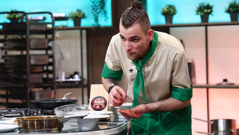 Chefi la cuțite, 13 mai 2025. Cine a câștigat battle-ul doisprezece. O concurentă din echipa mov a fost eliminat