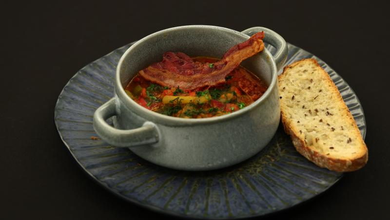 Chefi la cuțite, 13 mai 2025. Cine a câștigat battle-ul doisprezece. O concurentă din echipa mov a fost eliminat