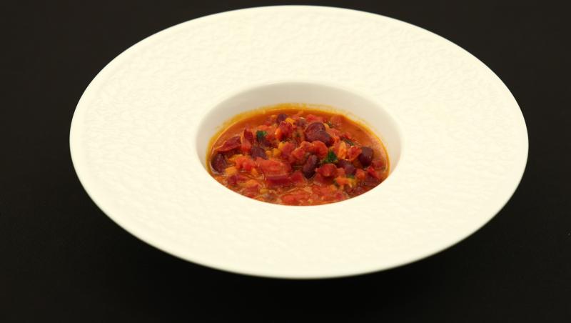 Chefi la cuțite, 13 mai 2025. Cine a câștigat battle-ul doisprezece. O concurentă din echipa mov a fost eliminat