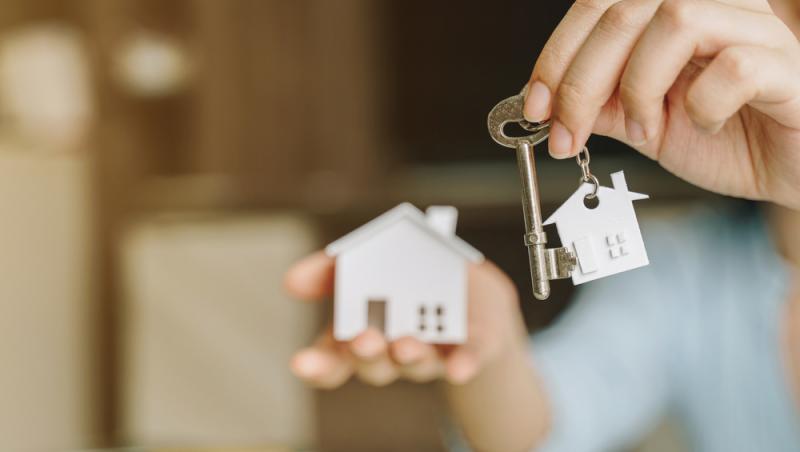 O femeie a cumpărat șase case cu doar 5 euro. Ce descoperire uluitoare a făcut ulterior