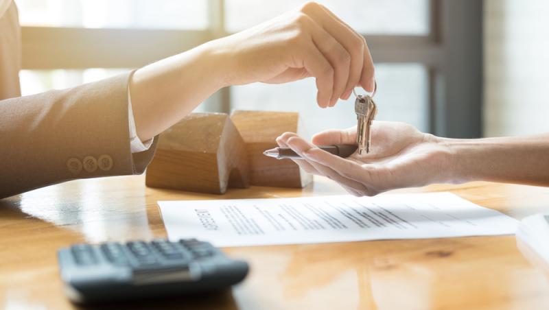 O femeie a cumpărat șase case cu doar 5 euro. Ce descoperire uluitoare a făcut ulterior