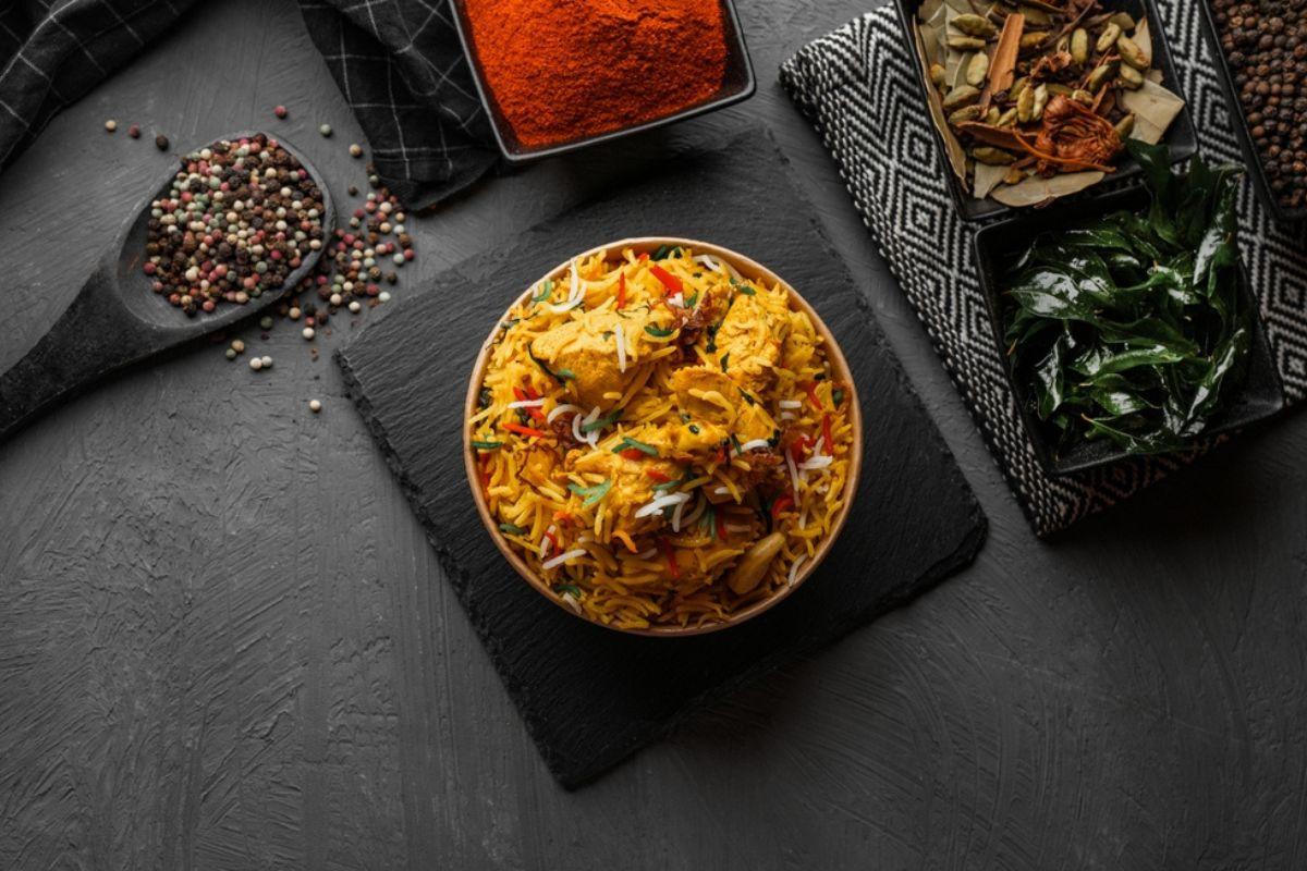 Biryani de pui - rețetă. Cum se gătește celebrul preparat indian cu orez
