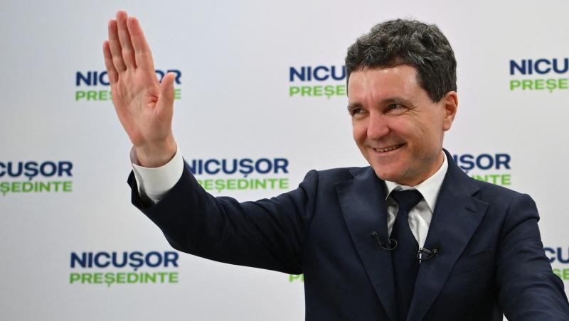Nicușor Dan și-a arătat diploma de Bacalaureat, după apariția unui fals pe internet. Ce note a luat la examene