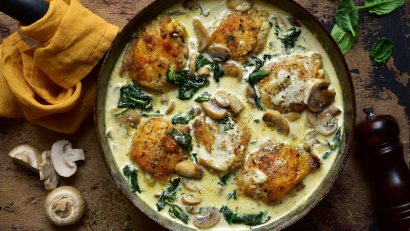 Pulpe de pui cu ciuperci și parmezan