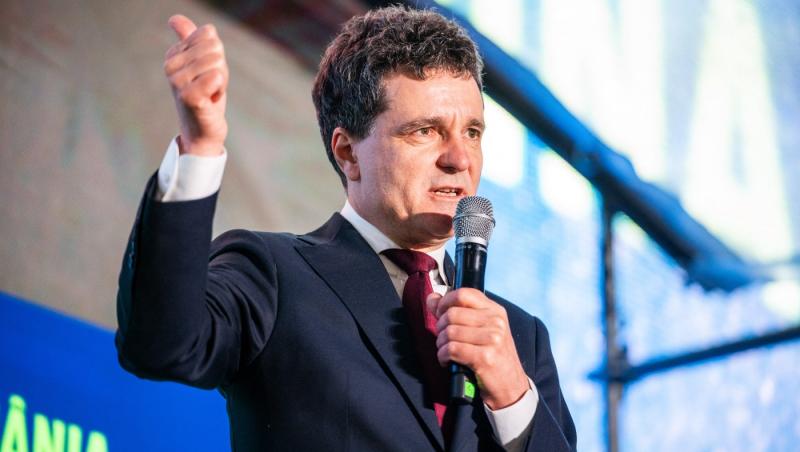 Ce note au luat la BAC George Simion și Nicușor Dan. Candidații la Președinția României și-au arătat diplomele fără rețineri
