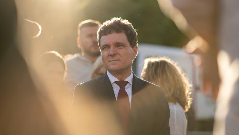 Ce note au luat la BAC George Simion și Nicușor Dan. Candidații la Președinția României și-au arătat diplomele fără rețineri