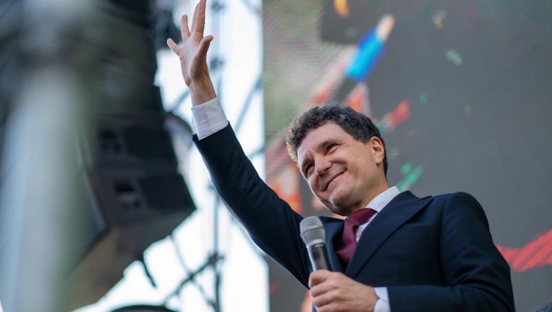 Ce note au luat la BAC George Simion și Nicușor Dan. Candidații la Președinția României și-au arătat diplomele fără rețineri