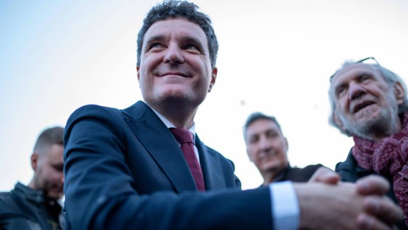 Ce note au luat la BAC George Simion și Nicușor Dan. Candidații la Președinția României și-au arătat diplomele fără rețineri